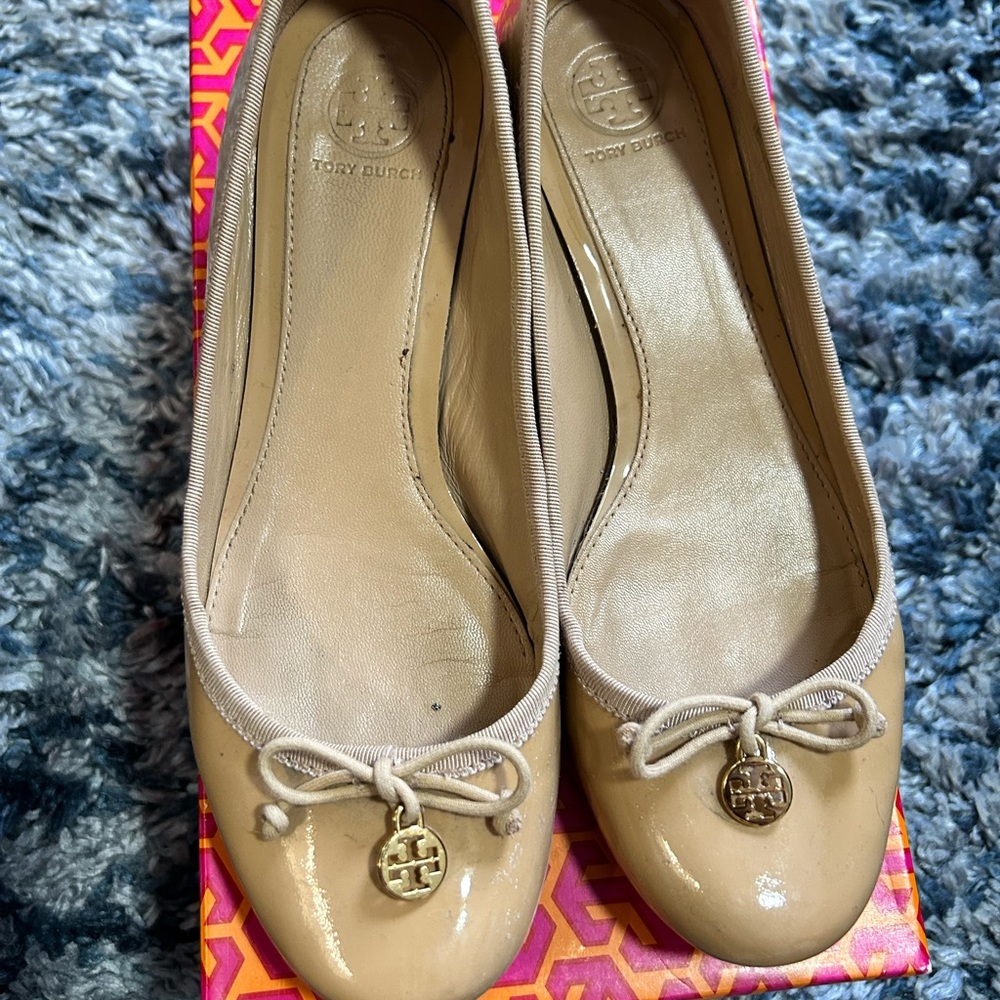 Tory Burch Cream Ballet Flats with Decorative Bows